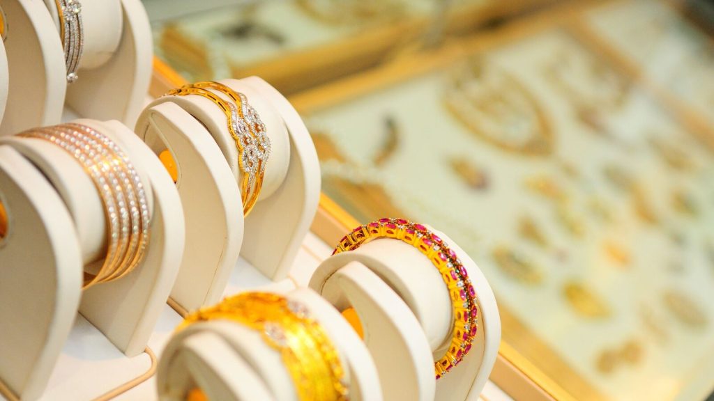 2-0-506572837-gold-jeweller-621x414-0_1681039244056_1751098730419.jpg
