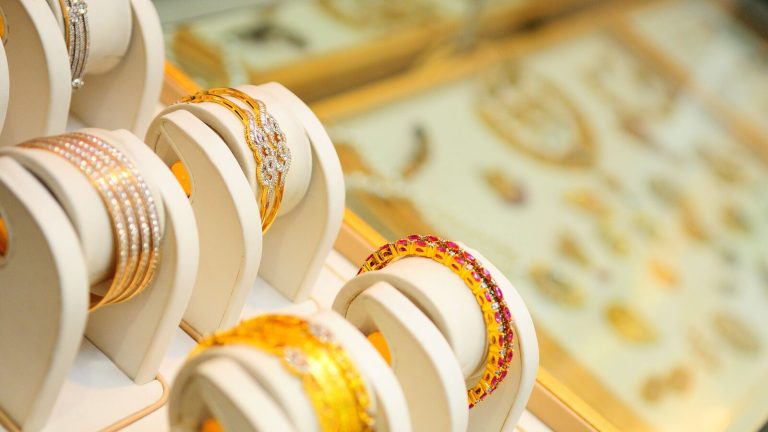 2-0-506572837-gold-jeweller-621x414-0_1681039244056_1751098730419.jpg